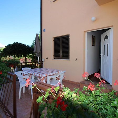 Apartment Liliana Near Beach Poreč Exterior foto