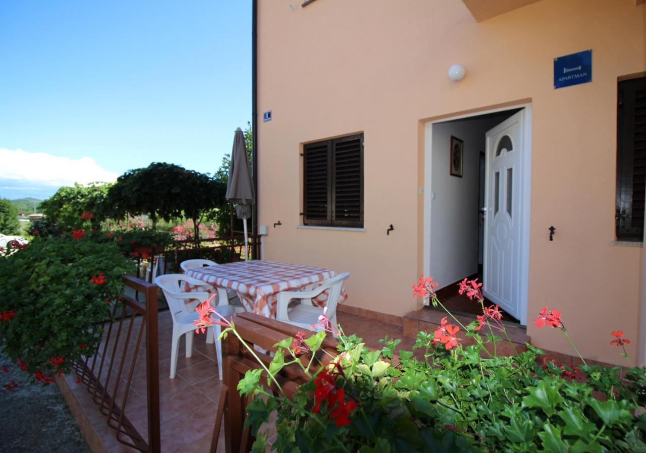Apartment Liliana Near Beach Poreč Exterior foto