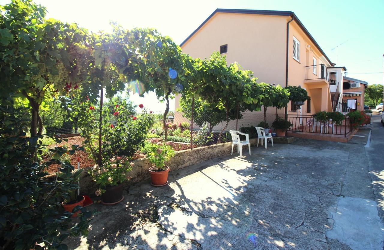 Apartment Liliana Near Beach Poreč Exterior foto